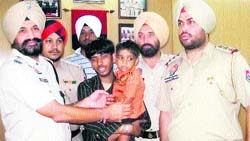Missing child with his father at Mandi Gobindgarh