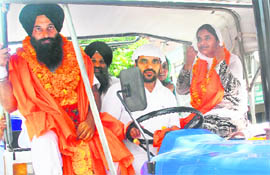 JP Singh and Pararmjit Kaur (both garlanded) on their way to the SDM office in Phase I, Mohali, to file their nomination papers for the SGPC election 