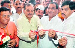 Birender Singh inaugurates the media office of the Congress in Dehradun on Thursday