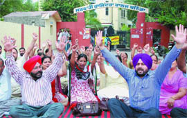 Lecturers of the Government Rajindra College hold a gate rally in protest against the non-payment of arrears of hiked salary, in Bathinda 