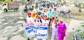 Residents hold a demonstration in protest against the choking of sewers in Sirsa on Friday.