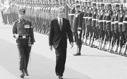 US President Barack Obama inspecting a guard of honour at the Rashtrapati Bhavan in New Delhi