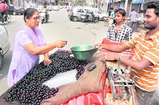 A roadside vendor sells jamun in Ludhiana.