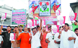 People stage a protest against the arrest of Anna Hazare, in Haridwar on Tuesday. 