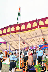 CM Prem Kumar Dhumal unfurls the national flag at the state-level Independence Day function at Badsar