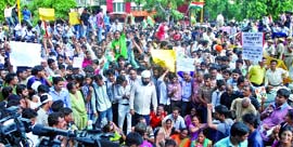 People shout anti-government slogans outside Tihar Jail during a protest rally in New Delhi on Thursday.
