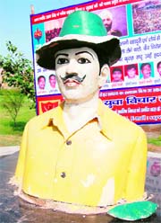 Shaheed-E-Azam Bhagat Singhs damaged statue at Bahadurgarh.
