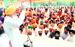 Punjab Minister for Jails Hira Singh Gabria addresses a rally organised in support of Team Anna at the Mini Secretariat in Ludhiana on Friday