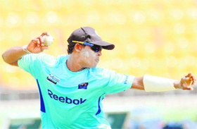 Sri Lankas Ajantha Mendis throws a ball during a practice session in Colombo on Friday, ahead of the 4th ODI against Australia. Sri Lanka trail 1-2 in the five-match series. 
