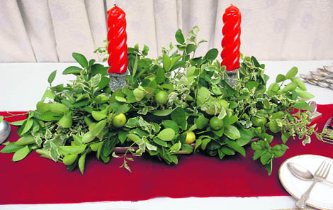 When making table arrangements, take care that the greens are not too high, else these will obstruct the line of sight