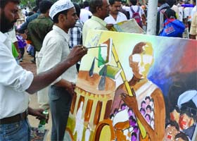 Mohamed Tabrez Alam with one of his paintings at Ramlila Ground in New Delhi on Saturday