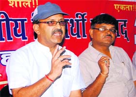 Umed Singh Negi (left), president of the Akhil Bharatiya Vidyarthi Parishad, addresses a press conference in Dehradun on Sunday