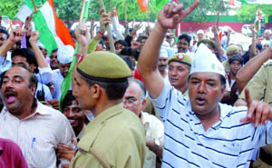 Annas supporters protest outside sports minister Ajay Makhans residence in New Delhi 