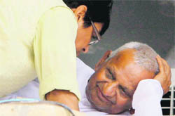Anna Hazare with Kiran Bedi at the Ramlila Grounds in New Delhi 