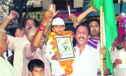 United against corruption: Supporters of Anna Hazare hold a rally in Jammu