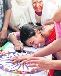 Lt Navdeep Singh's sister breaks down when his coffin arrived in Gurdaspur