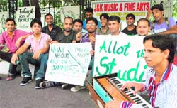 Alumni of the Institute of Music and Fine Arts hold a protest at the Kala Kendra in Jammu