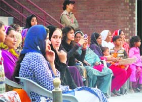 Pakistani women at The Retreat ceremony at the Hussainiwala border
