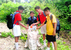 Cadets of the RIMC collect waste from the Santala Devi trekking route.
