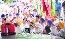 Farmers gherao office of the deputy Commissioner in Amritsar on Wednesday. 