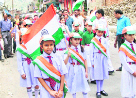Students participate in a rally in support of Anna Hazare in Doda on Wednesday. 