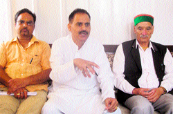 Peyjal Nigam Advisory Board Chairman Brij Bhushan Gairola addresses a meeting in Mussoorie on Thursday