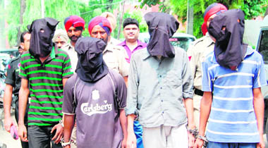Four members of a gang of looters in the police custody in Amritsar 