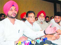Member Parliament and Punjab Youth Congress president Ravneet Singh Bittu addresses the media in Amritsar