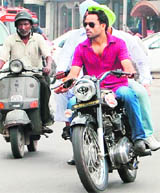 These helmet-less drivers have become a tough challenge for Amritsar police. 
