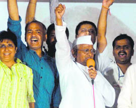 Team Anna celebrates at Ramlila Maidan in 