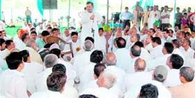 JD(U) leader Sharad Yadav addresses a Kisan Mahapanchayat at Harsharu village in Gurgaon on Sunday.