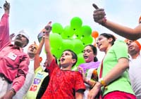 Anna Hazares supporters in Ludhiana hail Parliaments unanimous acceptance of three key demands of the Jan Lokpal agitation on Sunday.