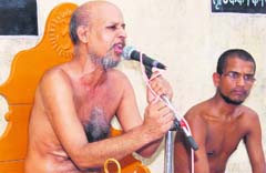 Jain saint Acharya Vishad Sagar delivers a religious discourse at the District Jail in Rewari.