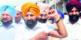 A Congress worker shows an injury mark at a Congress meeting in Mohali on Monday.