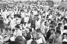Farmers block Delhi-Jaipur highway to protest Haryana govts move to acquire fertile land. 