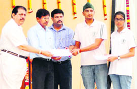 Ravkirat Singh and Pavleen Kaur receive certificates at a function. 