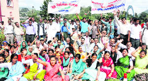 Residents of the border town of Jauljivi and Devalthal hold a demonstration at Pithoragarh 