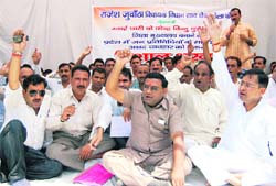 People of Purola in Uttarkashi district hold a dharna in front of the house of Uttarakhand Parliamentary Affairs Minister Parkash Pant in Dehradun 