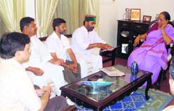 A delegation of Congress leaders meet Uttarakhand Governor Margaret Alva in Dehradun 