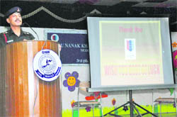 Lt Col Subhash Sehgal addresses students at the Guru Nanak Khalsa College for Women, Gujarkhan Campus, Model town, Ludhiana. 