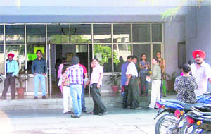In the absence of the faculty, students are seen standing outside the Regional Centre in Ludhiana.  