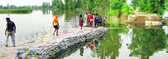 Villagers put sandbags to plug the breach at Baja village in Sultanpur Lodhi. 