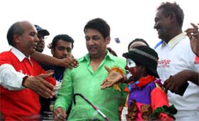 Actor Shekhar Suman with fans at a carnival in Gurgaon on Saturday. 