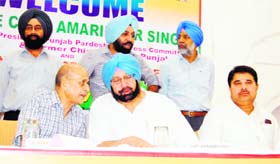 Capt Amarinder Singh, former Punjab Chief Minister, and Amrit Lal Jain, president, Punjab Pradesh Beopar Mandal, discuss a point during an interaction with traders in Amritsar on Sunday
