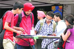 Food for eye: Students at StuC, PU