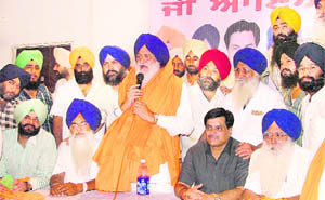 Avtar Singh addresses a gathering at Akalgarh market in Ludhiana. 