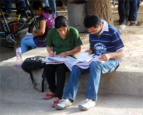 The student who has already read books on the topic concerned will bring many more ideas to the fore