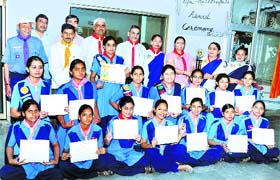A group photo of rangers with principal of the college Dr Jyoti Juneja