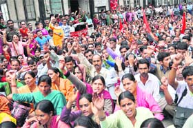 UP IN ARMS: Mid-day meal workers raise slogans in support of their demands at the Secretariat in Shimla on Monday