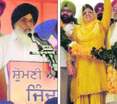 Chief Minister Parkash Singh Badal and (R) Cong leader Rajinder Kaur Bhattal at the Chhapar Mela. 